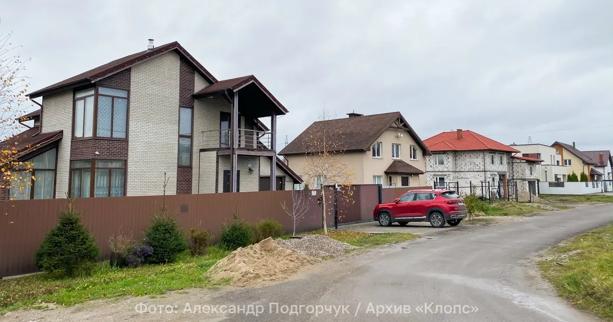 Министерство образования Калининградской области заявило, что будущая школа сможет принять всех детей посёлка и окрестностей.