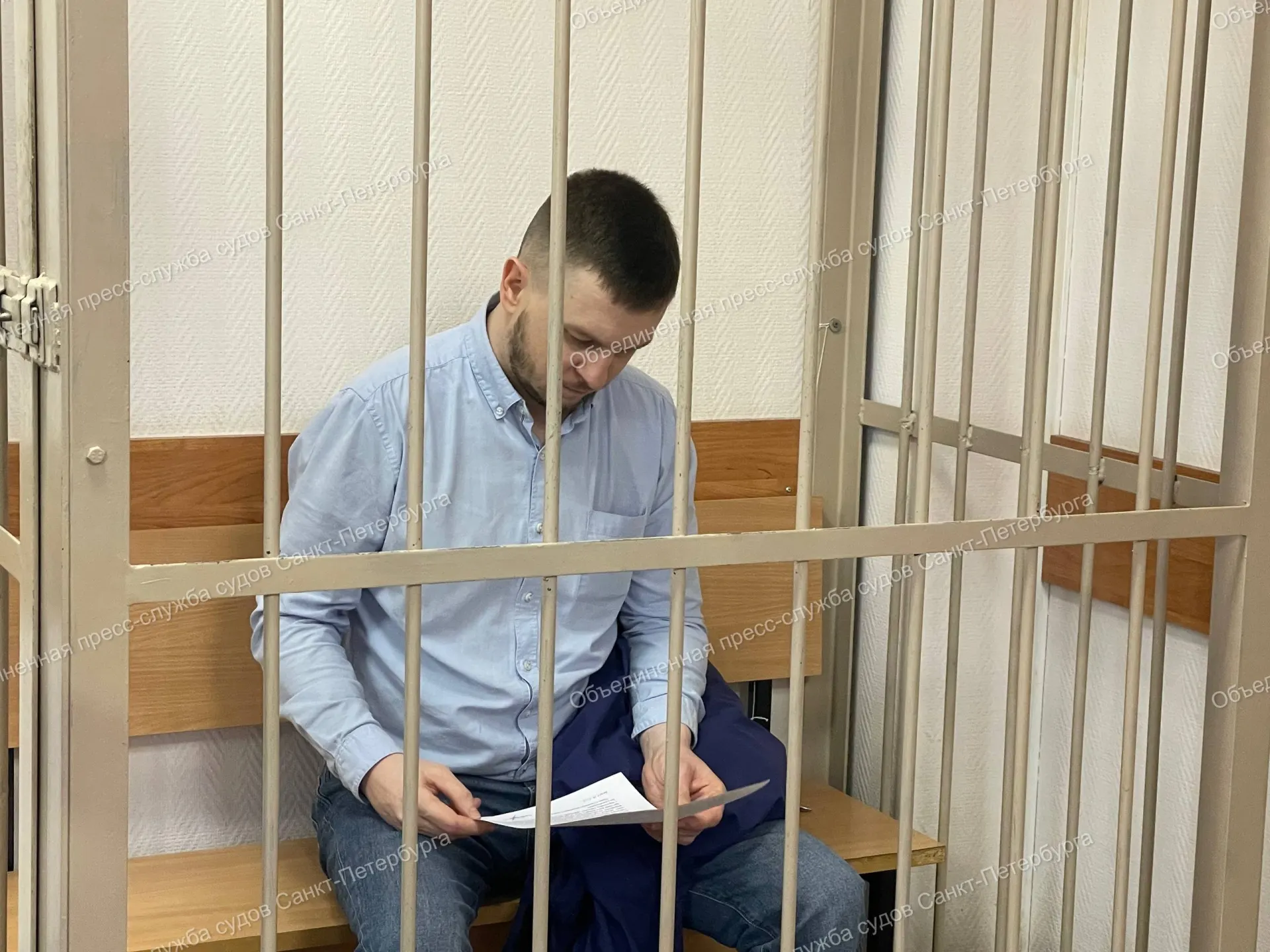 Бывший начальник управления механизации СПб ГБУ «Мостотрест» признан виновным в получении взяток; суд вынес наказание — 10 лет строгого режима и штраф 15 млн рублей.