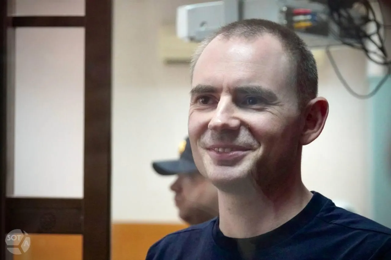 Родные Максима Круглова обратились к уполномоченной по правам человека с просьбой обеспечить специализированное лечение для политика, находящегося под стражей; боль в плече требует обследования и лечения.