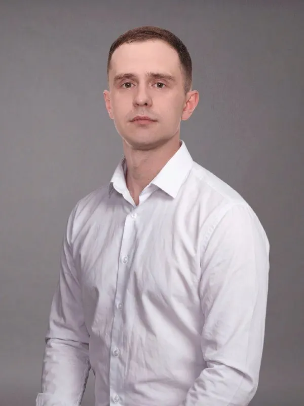 31-летний Евгений Жигалов планировал стать депутатом Заксобрания Петербурга по спискам ЛДПР; после подачи рапорта об отпуске его перевели в штурмовое подразделение и он перестал выходить на связь. Партия обжаловала решение и пытается вернуть контакт.