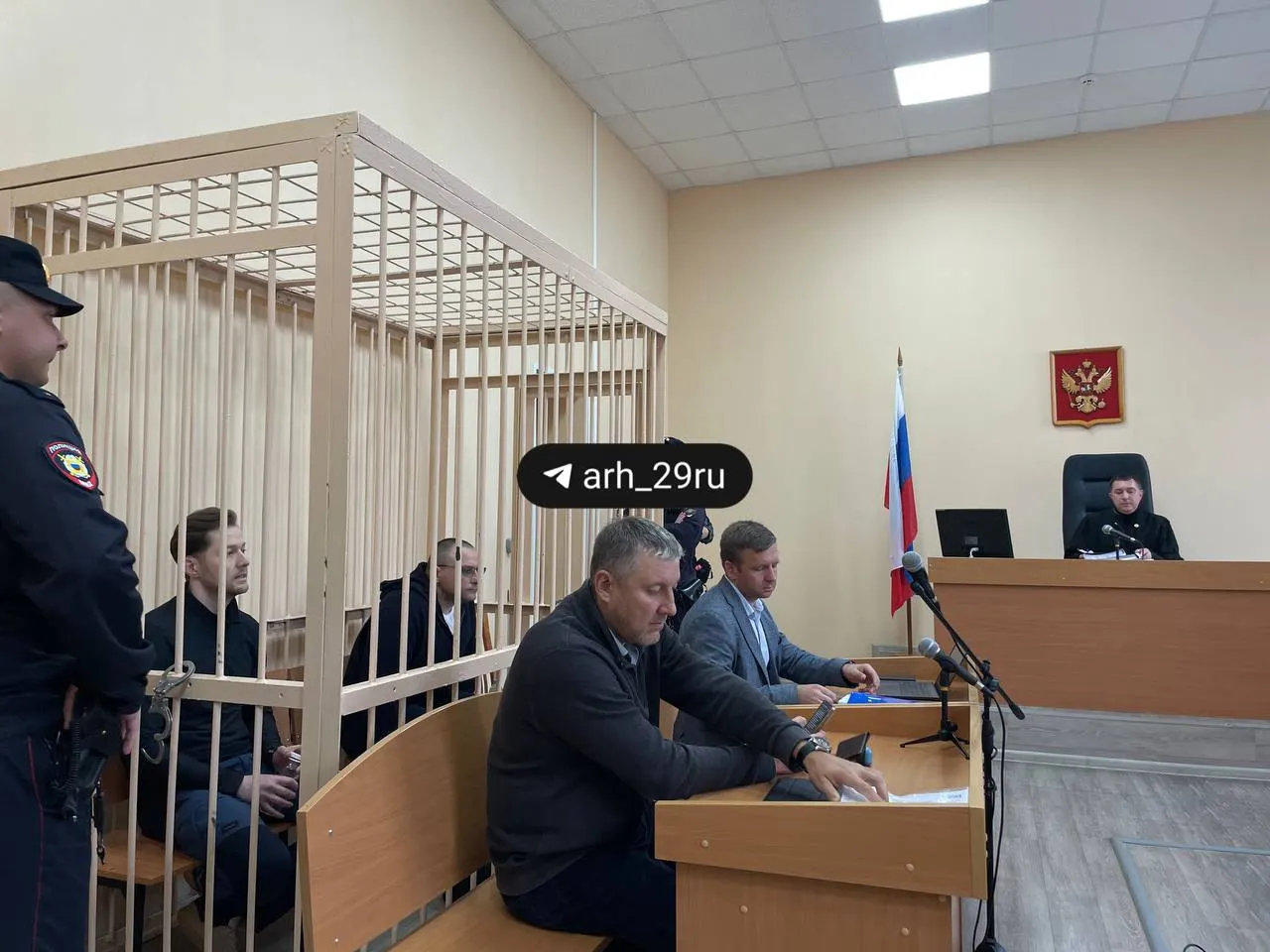 В Архангельской области в суде началось рассмотрение громкого уголовного дела в здравоохранении. Обвинения выдвинуты в отношении бывшего руководителя региона и экс-директора «Фармации».