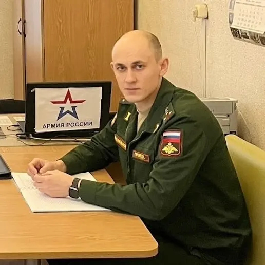 В регионе Карелия арестован начальник пункта отбора контрактников; в Санкт-Петербурге задержаны двое бывших военкомов по подозрению в мошенничестве, продолжается следствие.