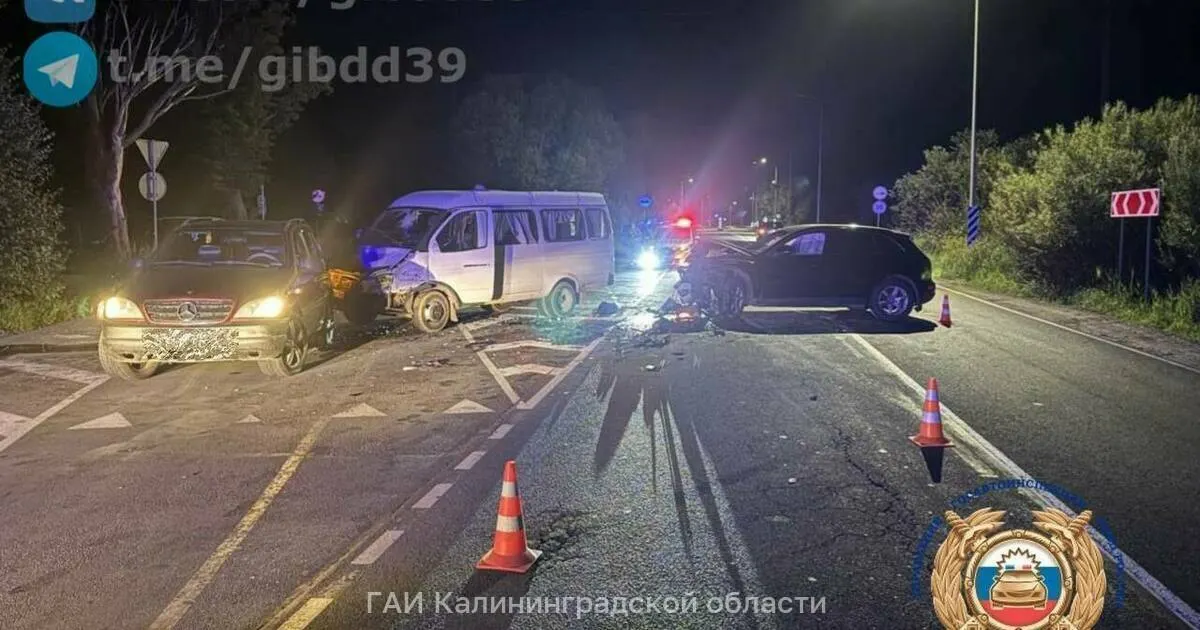 ДТП с участием трёх машин произошло вечером 9 августа; пострадали дети.