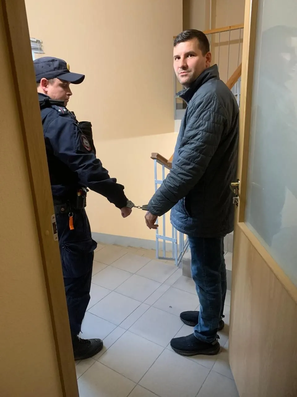Смольнинский районный суд Санкт-Петербурга арестовал активиста на 10 суток по делу о якобы демонстрации экстремистской символики в публикации 2020 года.