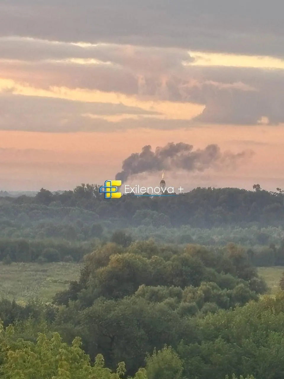 Пять погибших и шесть раненых при атаке беспилотников на склад в Чехове; повреждены подстанции и административное здание, в промзоне Новоселок начались пожары; позже сообщалось о возможной атаке на склады крупных сетей в Санкт-Петербурге. В двух локациях пострадали люди.