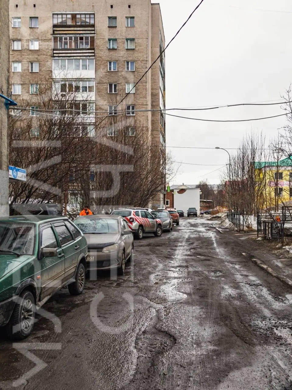 Освободившиеся средства будут потрачены на латание ям во дворах заполярного города; решение приняло региональное правительство.
