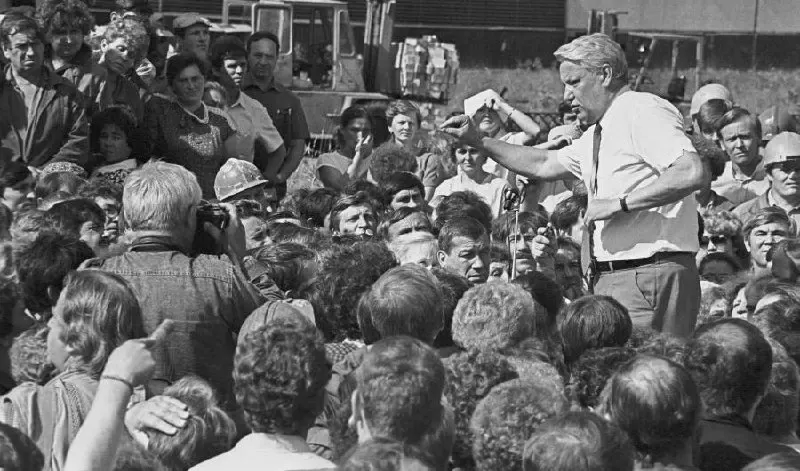 В августе 1990 года регионы внутри РСФСР начали принимать декларации о суверенитете, что повлияло на федеративные отношения. Рассматриваем ключевые события и их последствия.