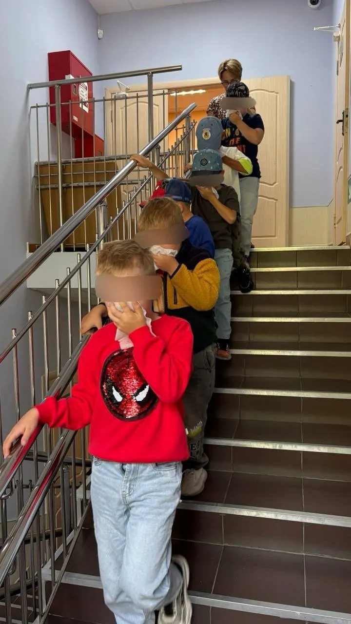 В Санкт-Петербурге детские сады провели учения по безопасности, отработав действия при угрозе беспилотников и другие сценарии; мероприятия состоялись 18–19 августа в рамках общероссийских учений.