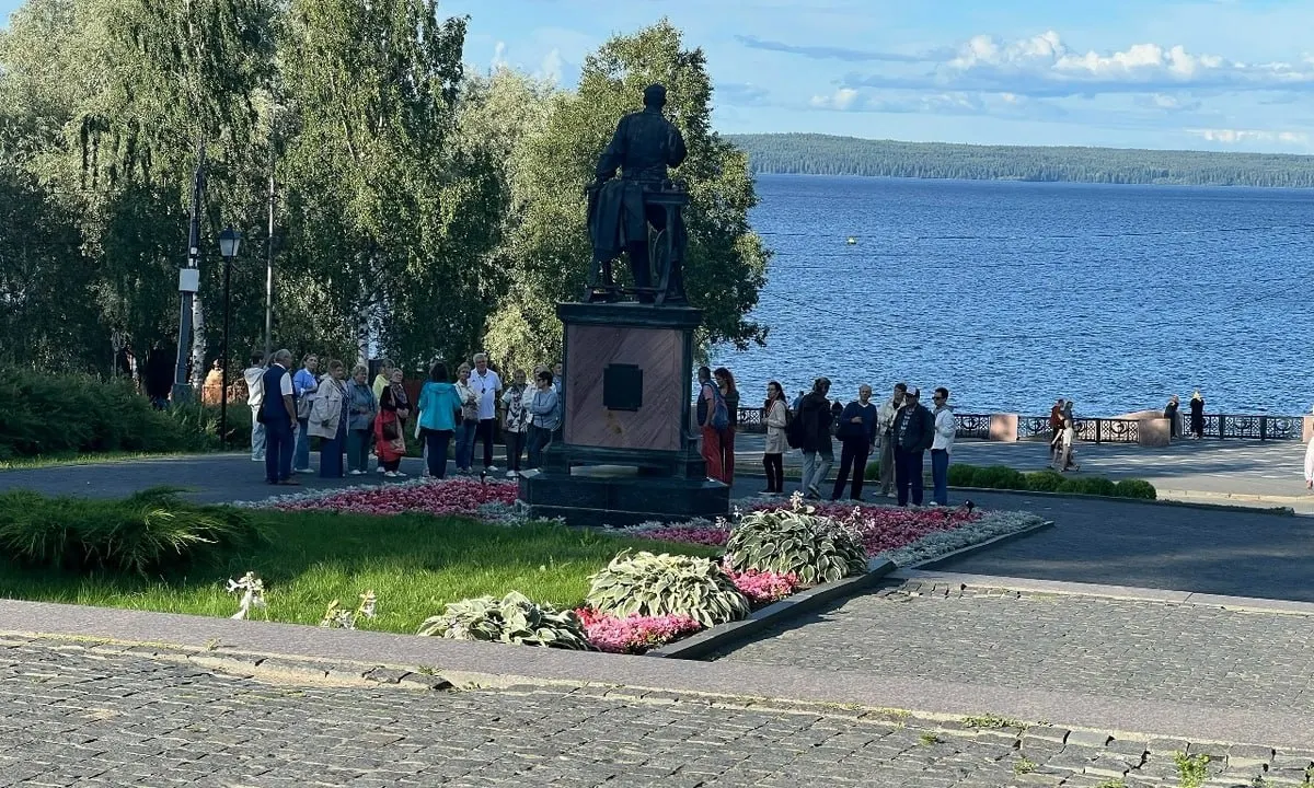 За первые пять месяцев 2026 года туристический поток в Карелию увеличился, иностранные гости составили заметную долю прироста, а реализуется пять крупных проектов в туриндустрии на общую сумму свыше 25 млрд рублей.