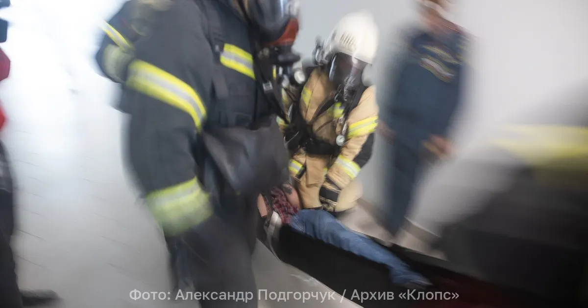 Ночью в посёлке Знаменск Гвардейского района загорелась хозяйственная постройка на улице Юбилейной; пострадал человек. Спасатели локализовали пожар.