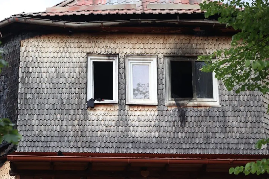 В переулке Грибоедова в Калининграде произошёл пожар в студии художника Евгения Забуги: кровля частично повреждена, часть помещения пострадала, автор ушёл за час до возгорания.