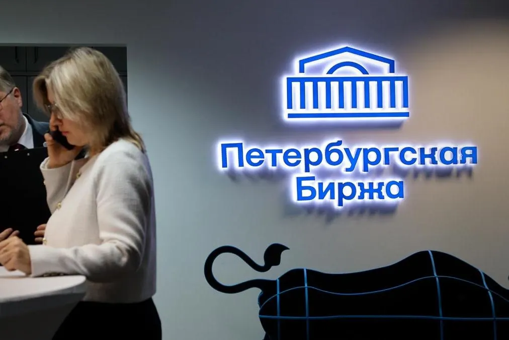 Правительство вернуло в оборот бензин с классами Евро-2–Евро-4 и приняло меры для стабильности снабжения регионов, включая частичное сохранение ограничений и регулирование торговли.