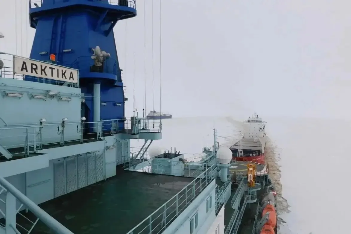 Танкеры под санкциями получили повреждения корпуса во время перехода по Северному морскому пути; арктическая навигация становится сложнее, конвои направляются в Азию.