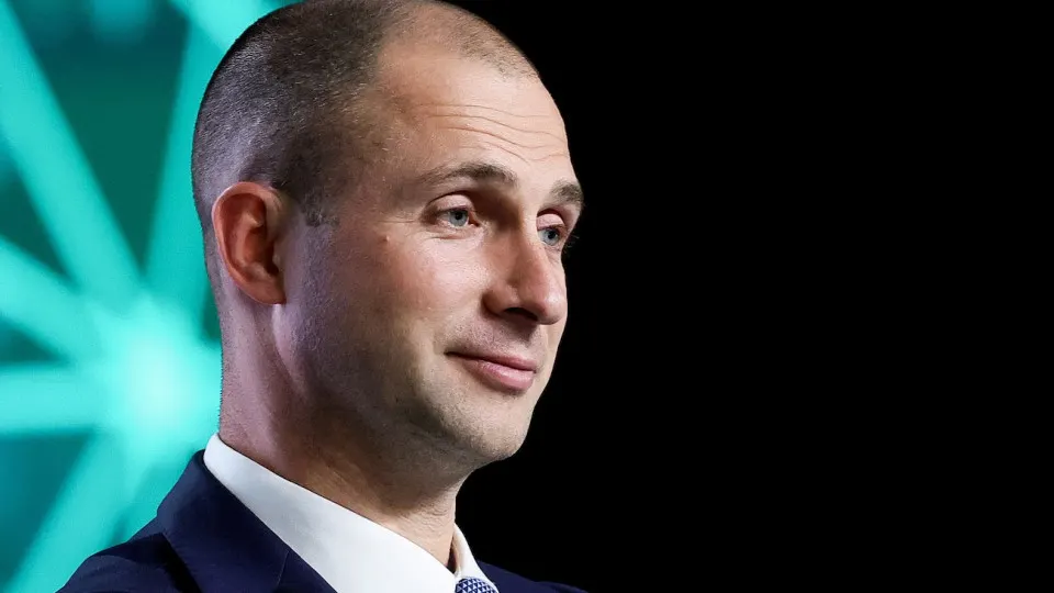 Социальная сеть VK зафиксировала убыток за первое полугодие 2026 года; рост выручки не позволил выйти в прибыль. Прибыль во втором квартале оказалась временной и связана с распродажей активов. Дальнейшие перспективы остаются под вопросом.