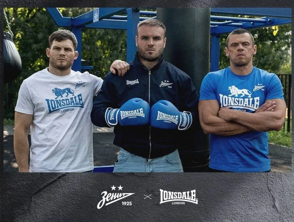 Петербургский клуб объявил о коллаборации с британским брендом одежды Lonsdale, лицом промо стала знаменитость ММА Сергей Романов; после реакции болельщиков кадр удалён.