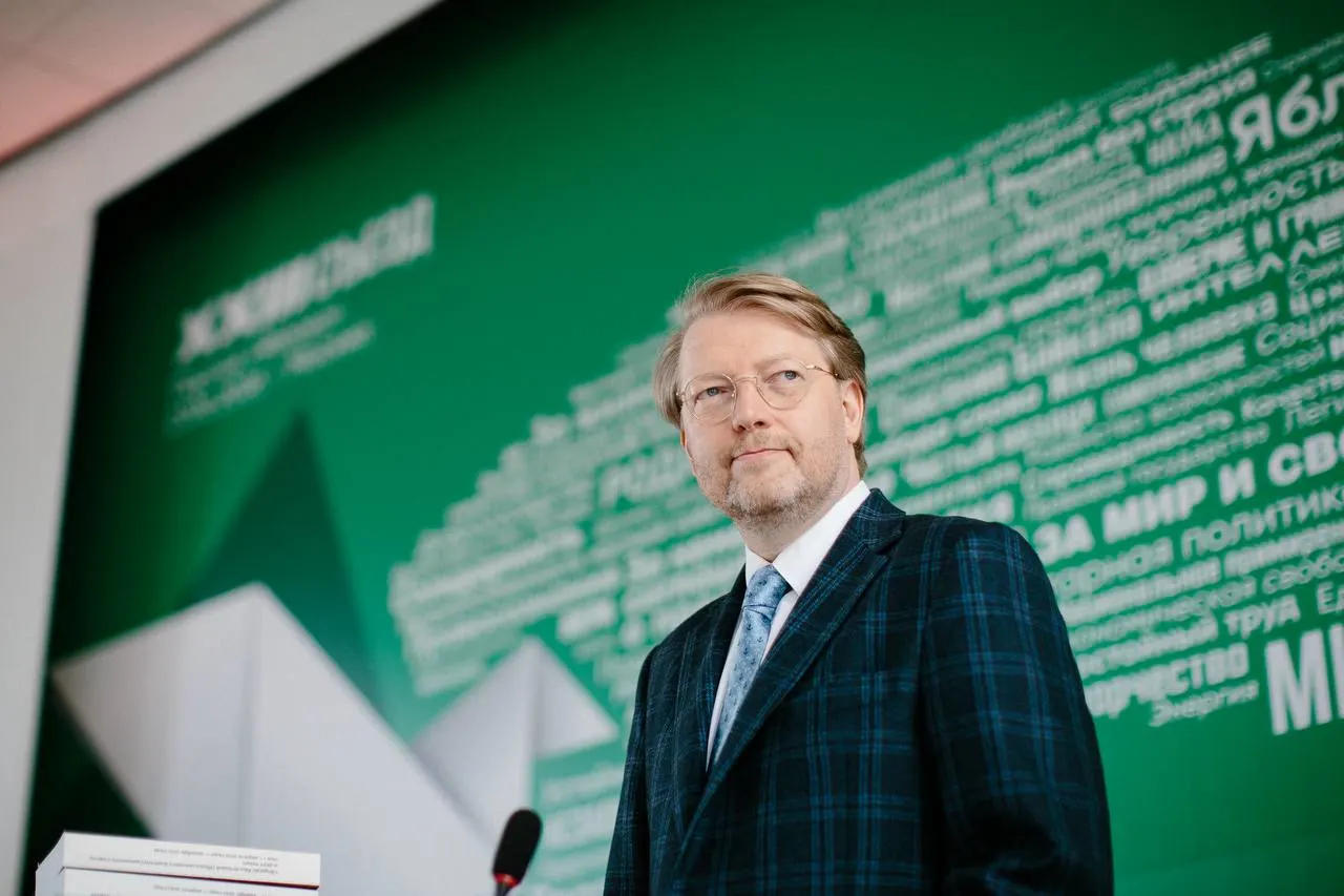 Партия не связана с кампанией за пределами страны; создан штаб поддержки, призывающий граждан поддержать мир и выступить против войны.