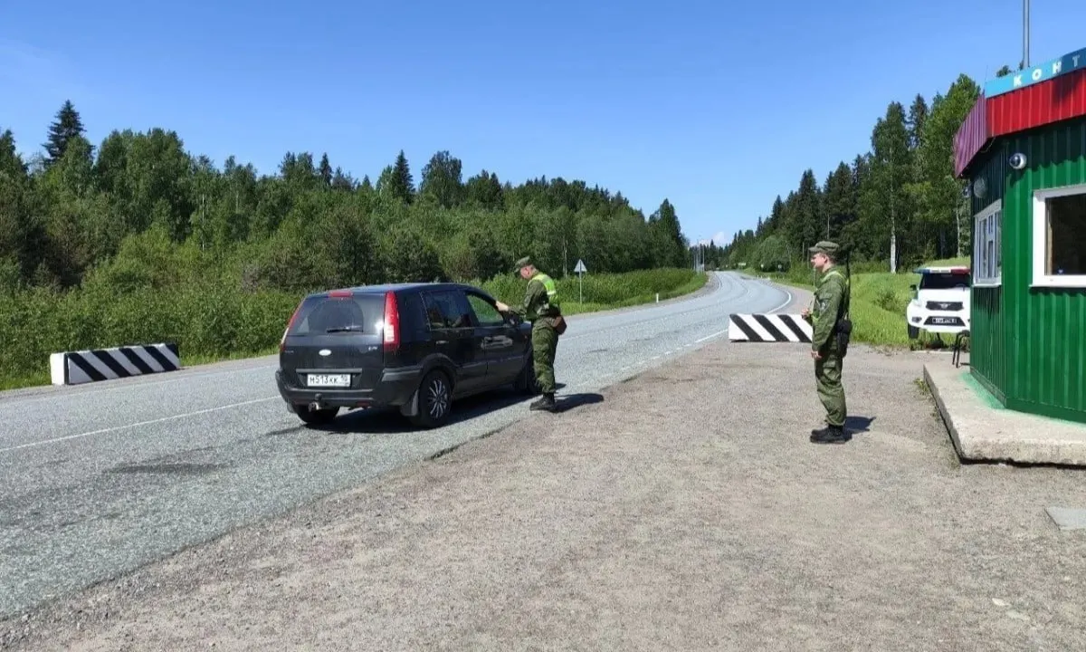 На контрольном посту Шуя в Суоярвском районе начали проверки транспортных средств в обоих направлениях. Водителям следует соблюдать требования, иметь документы и быть готовыми к досмотру, штрафы за нарушение — до 7 000 рублей, арест — до 15 суток.