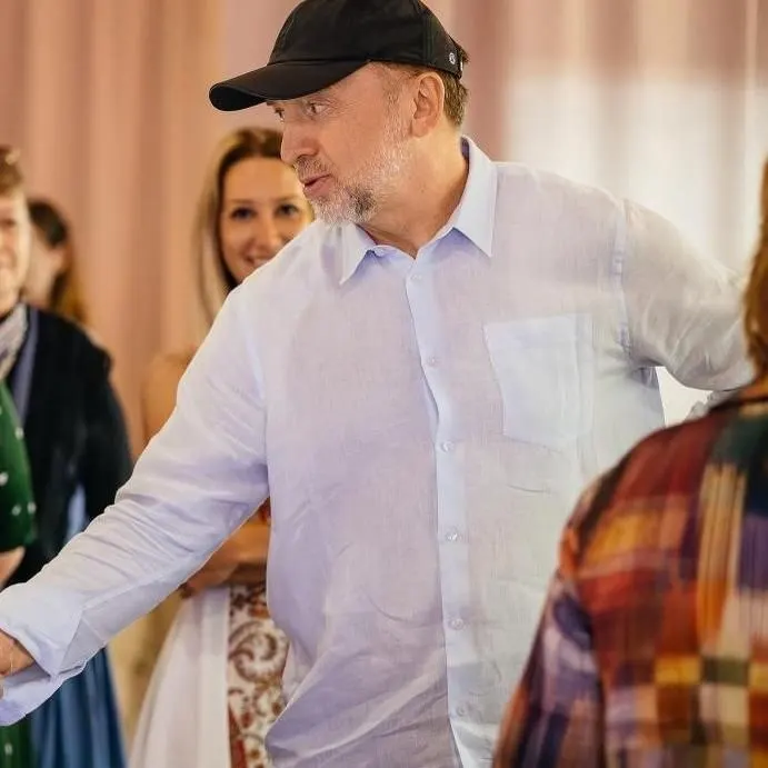 Известный миллиардер Олег Дерипаска посетил Карелию для оценки строительства ГЭС в Сегежском районе и встречи с производственными коллективами региона.