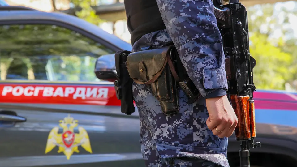 Росгвардия взяла под охрану руководителей российских телеканалов из‑за угроз атак. Инициатива исходила от главы Росгвардии Виктора Золотова.