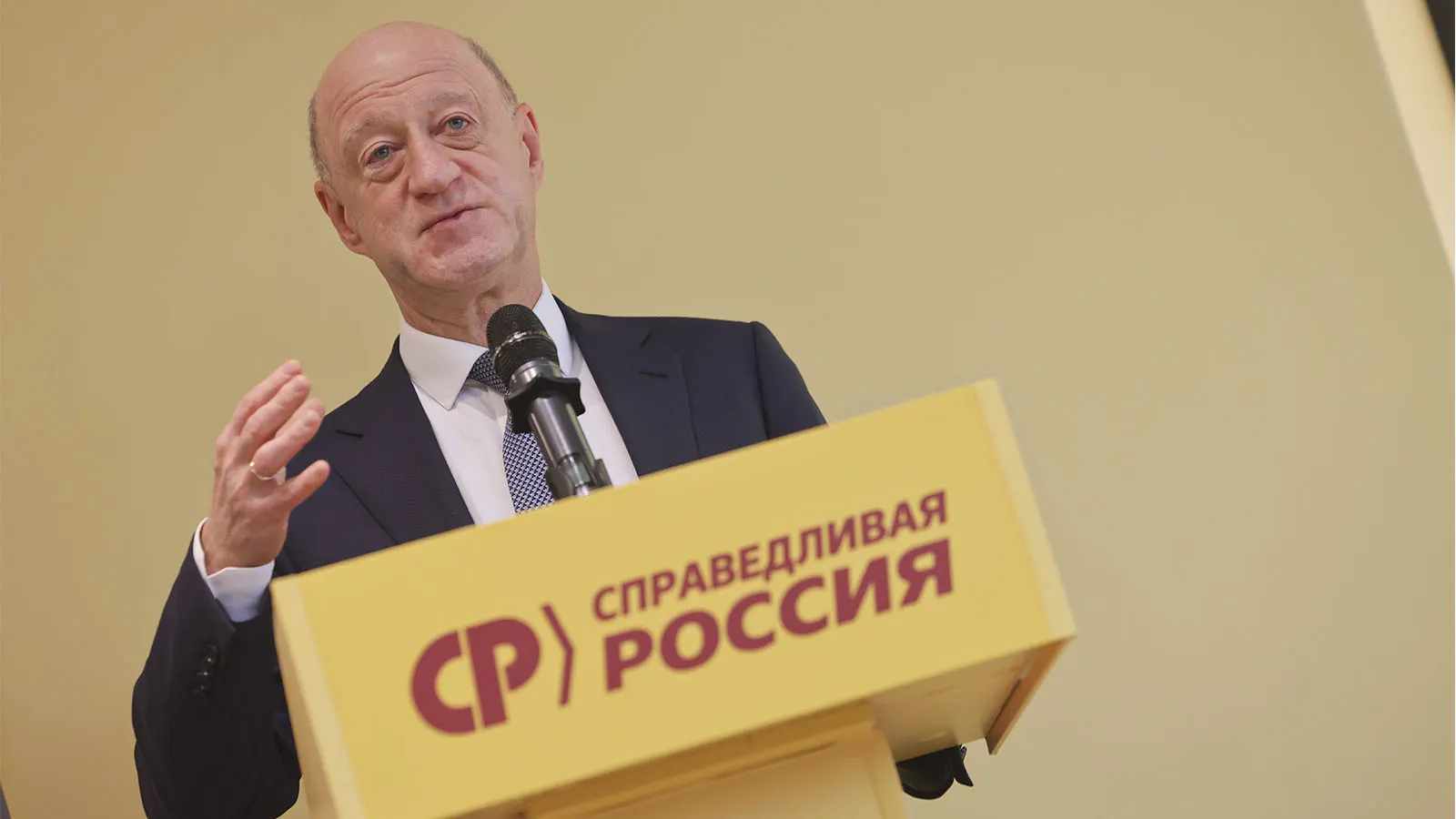 Кадровые перестановки внутри партии: Бабаков может возглавить СР на фоне болезни Миронова; обсуждаются варианты будущего руководства и роли Миронова в парламенте.