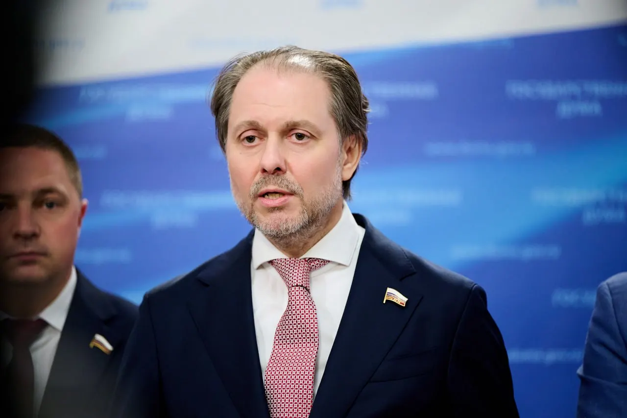 Депутат от ЛДПР Владимир Сысоев возглавил комитет по охране здоровья, отметив отсутствие у него профильного медицинского образования.