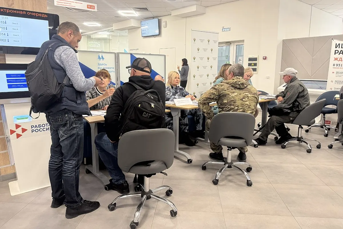 В регионе объявлены 344 вакансии для ветеранов специальной военной операции; на ярмарке трудоустройства предложено более 180 позиций, включая варианты для граждан с инвалидностью.