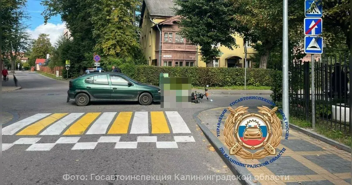 29-летний самокатчик получил травмы после столкновения с автомобилем Renault на перекрёстке ул. Московская — Октябрьская; причины устанавливаются.
