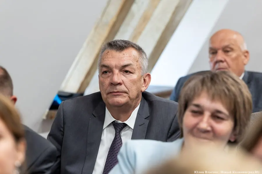 Бывшему главе администрации Зеленоградска и предпринимателю вынесен приговор: восемь и пять лет колонии соответственно; оба обязаны выплатить штрафы и лишены некоторых прав.
