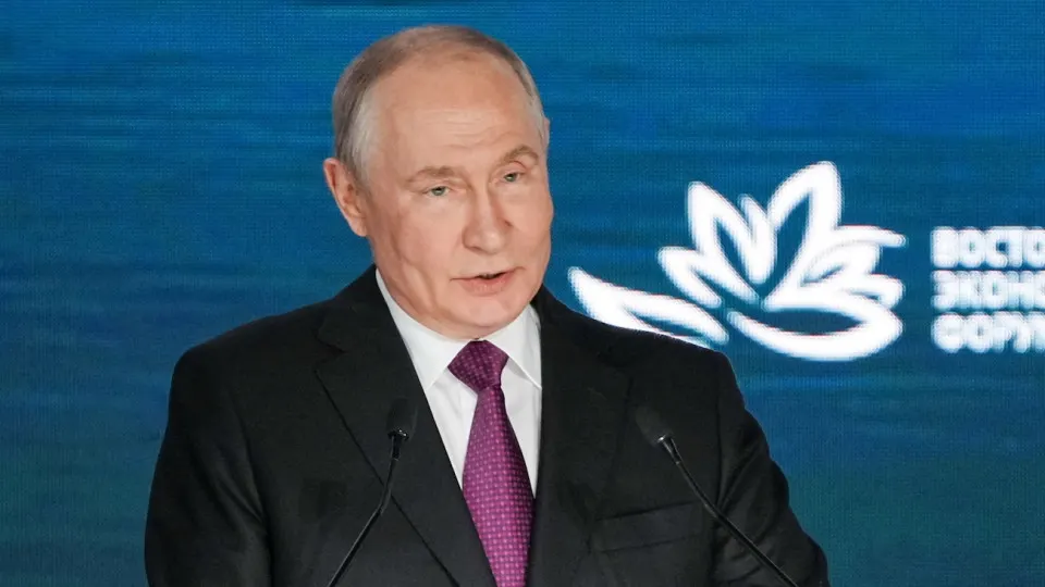 Путин обсуждал последствия атак на энергетическую инфраструктуру и меры по обеспечению топливной безопасности на Восточном экономическом форуме.