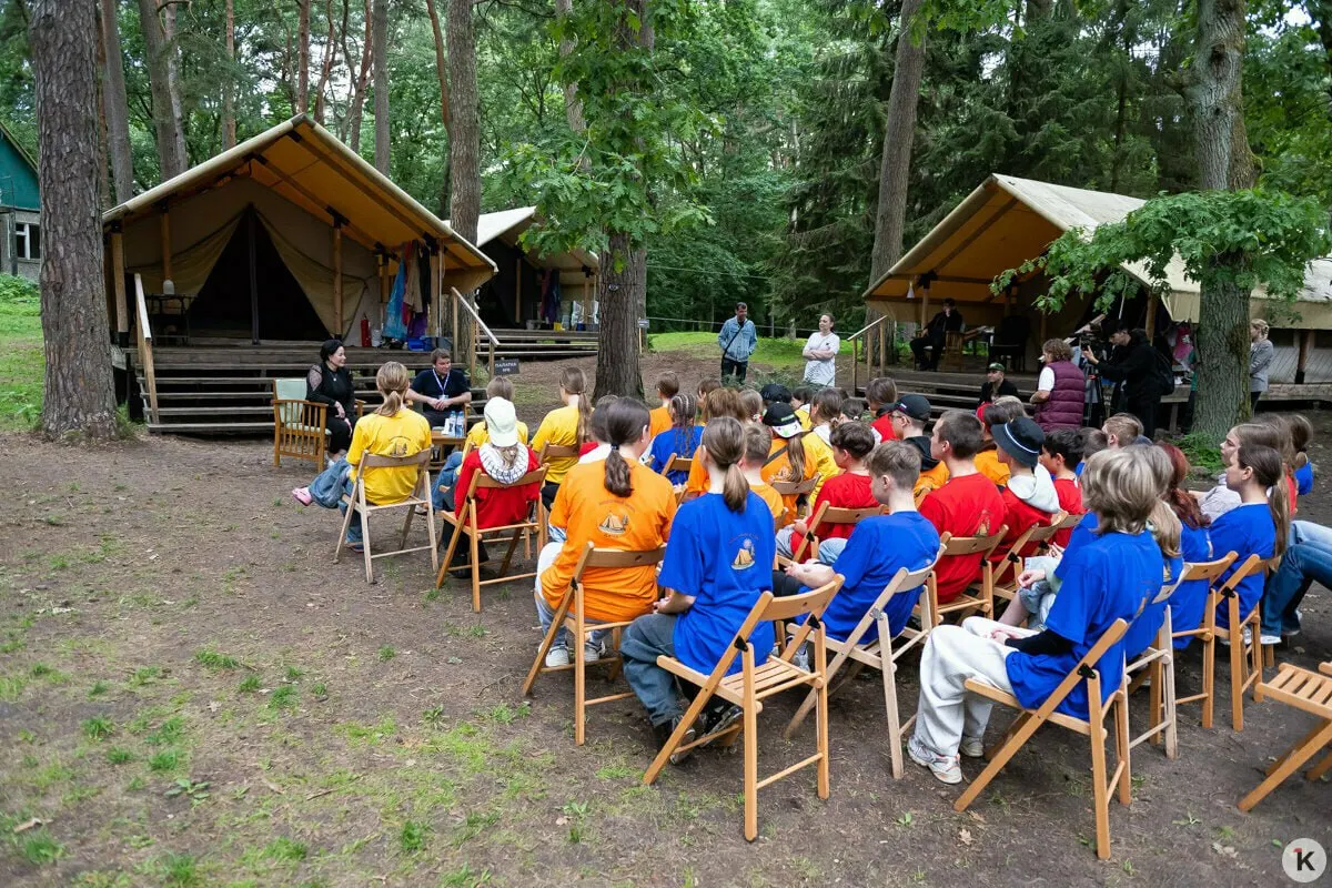 В регионе предложено расширить доступ к загородным лагерям: в бюджете на 2027 год предусмотрят дополнительные средства.