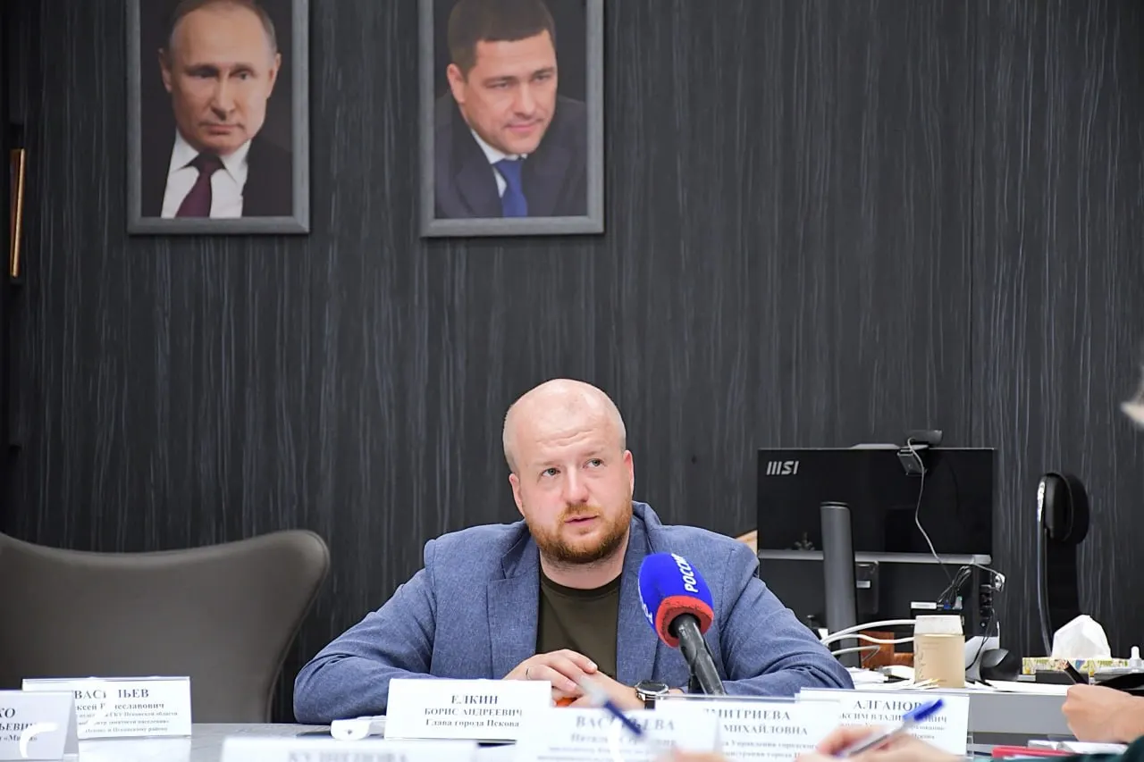 Глава города ушёл в отставку по собственному желанию; позже его избрали спикером Законодательного собрания Псковской области.