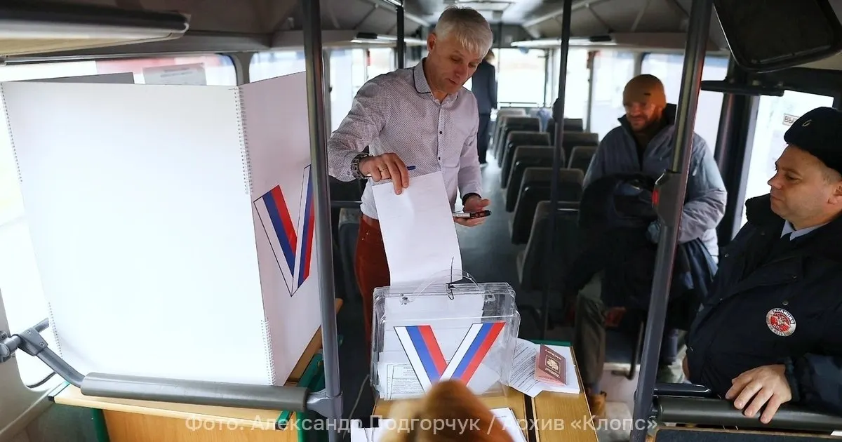 Граждане РФ, проживающие в Польше, смогут проголосовать на мобильных участках в течение трех дней с 10:00 до 18:00; участки будут работать у пограничных переходов и в Псковской и Ленинградской областях.
