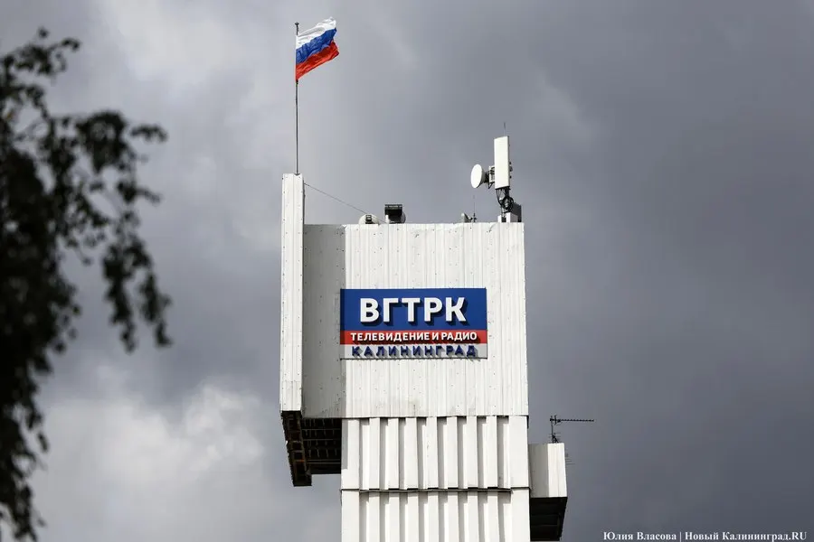 Руководитель регионального телеканала переходит в правительственный медиахолдинг области; обсуждаются детали перехода и возможность присоединения дочерних структур.
