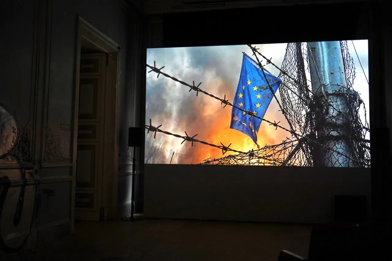 Иммерсивная экспозиция в Петербурге рассказывает о крымских экспонатах, не вернувшихся на полуостров после аннексии, и о современных подходах к их представлению.