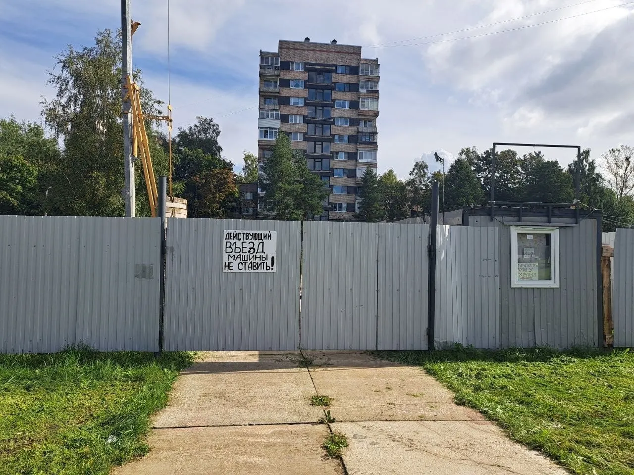 В Пушкине жители выразили сопротивление запланированному храму-воину высотой около 30 м, обсуждают разрешения и судьбу общественного пространства.
