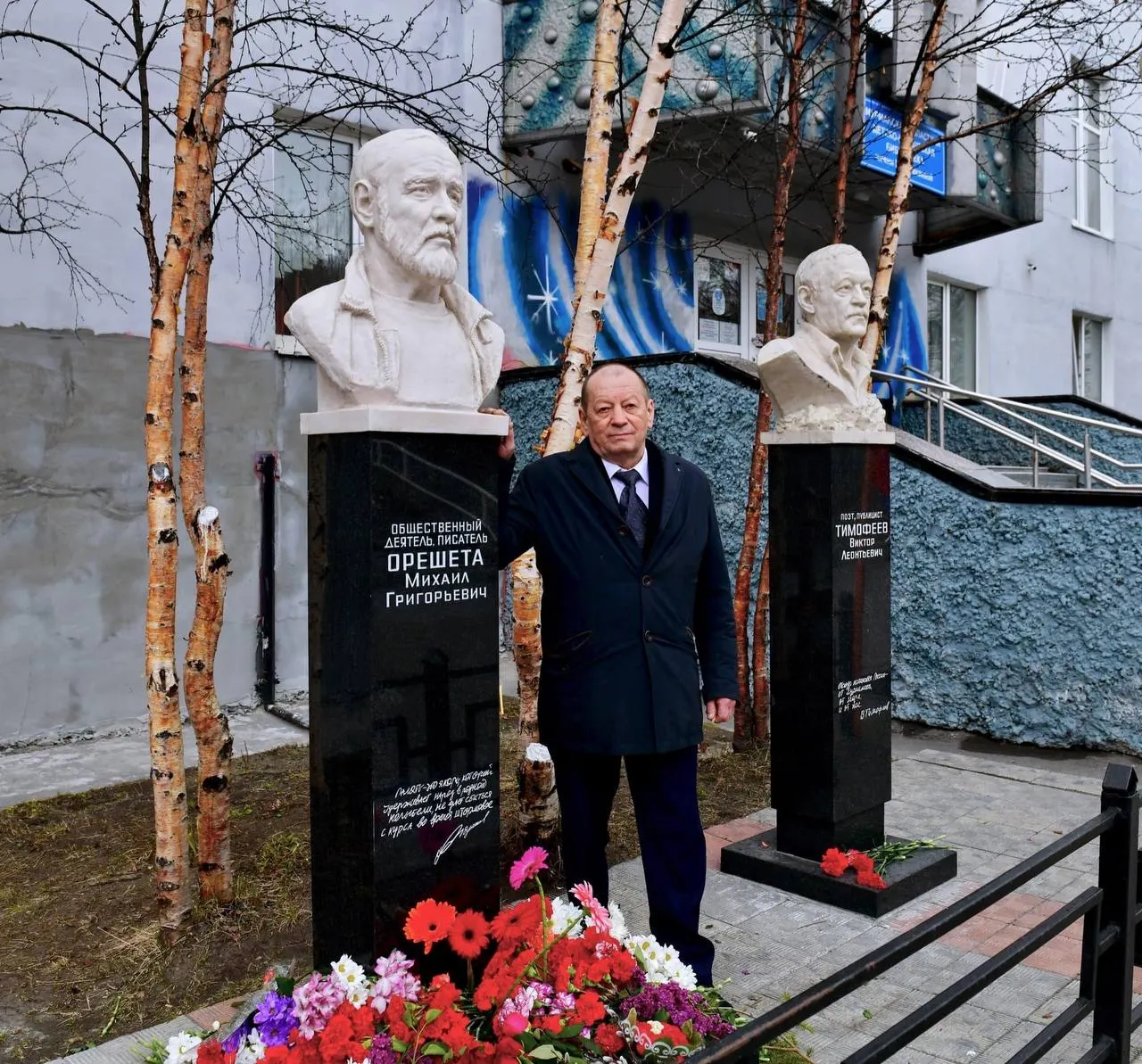 Городская дума присвоила звания скульптору Александру Арсентьеву и директору Мурманского театра кукол Евгению Суханову.