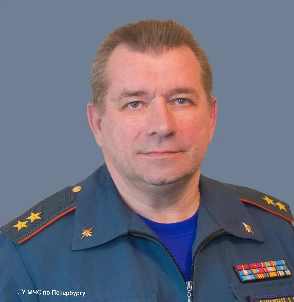Кадровые перестановки затронули силовые структуры: уволен начальник ГУ МЧС по Санкт-Петербургу, а два генерала покинули свои посты.