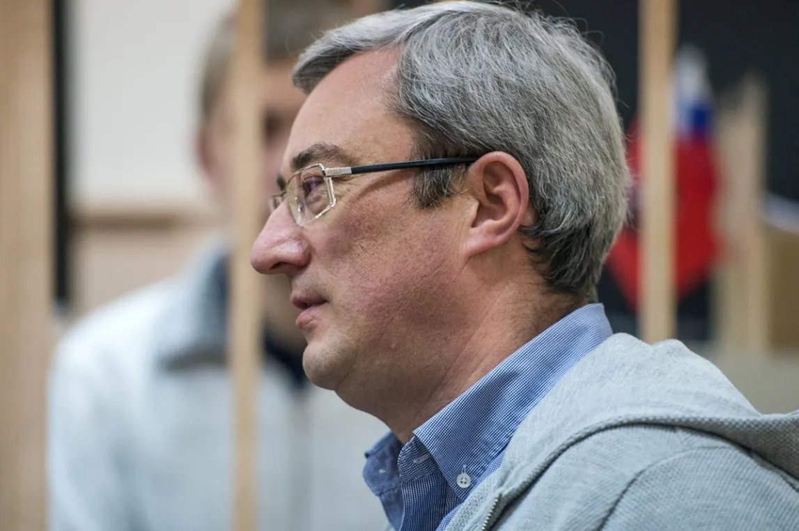 Экс-глава Республики Коми Вячеслав Гайзер освободился из колонии в Бежецке, где отбыл вторую часть срока в 11 лет. Дело касалось мошенничества, взяток и легализации имущества на сумму около 4,5 млрд рублей.
