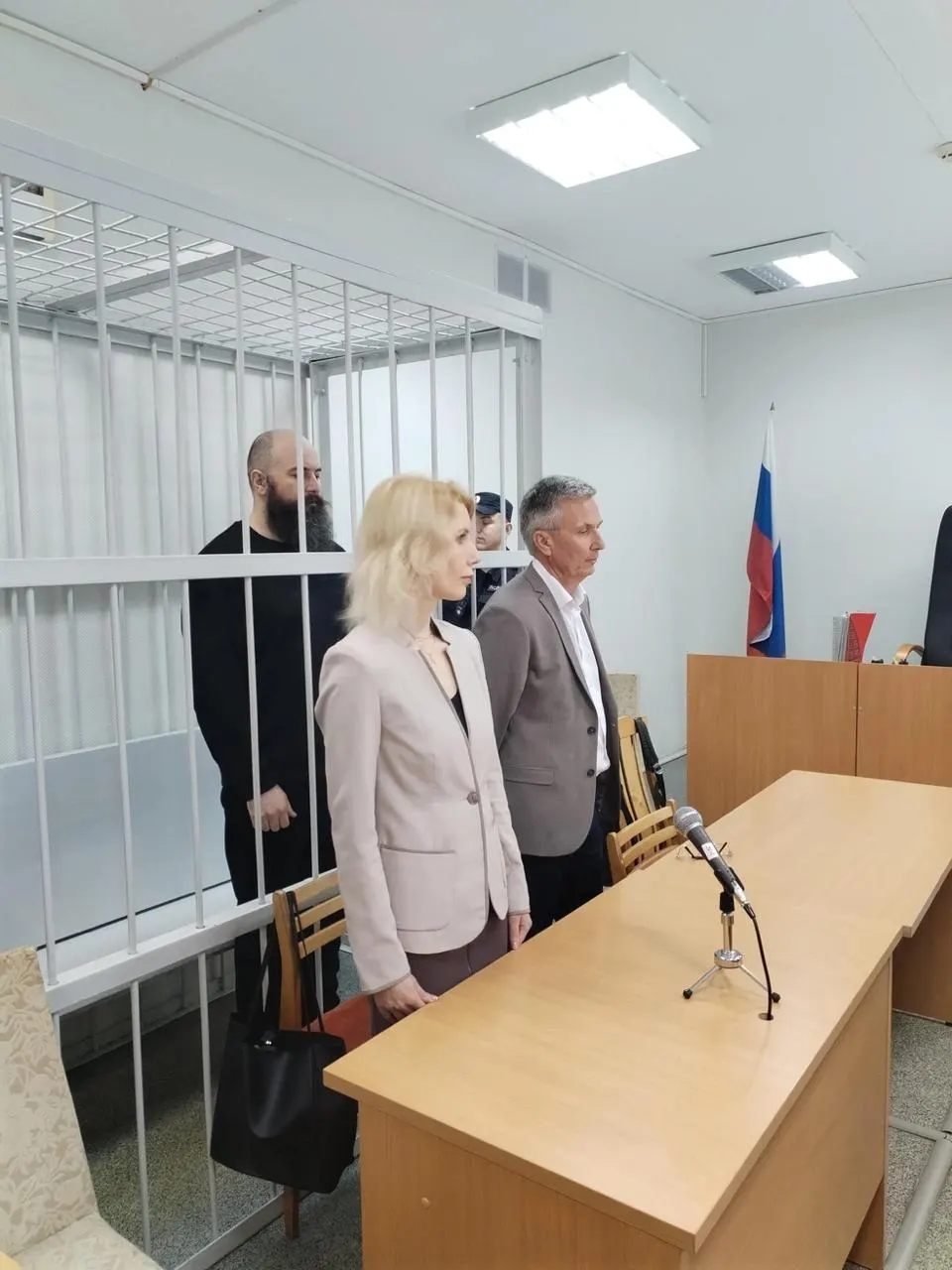 Суд вынес обвинительный вердикт руководителю поликлиники и его заместителю по делу о фиктивной диспансеризации пациентов, что привело к переплате фонду ОМС более чем на 2 млн рублей.