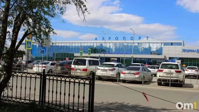 Утром в Омске произошли изменения: отменён рейс KL308 в Санкт-Петербург, а часть рейсов Омск—Сочи задерживаются; часть утренних вылетов в Москву уже состоялись.
