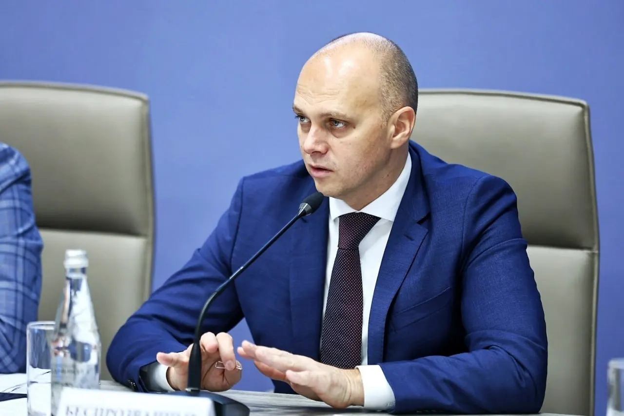 Губернатор проведет прямую линию 10 сентября. Вопросы можно оставить на официальном сайте и через госуслуги; эфир начнется в 12:00 и будет доступен на региональном телевидении, радио и в соцсетях правительства области.