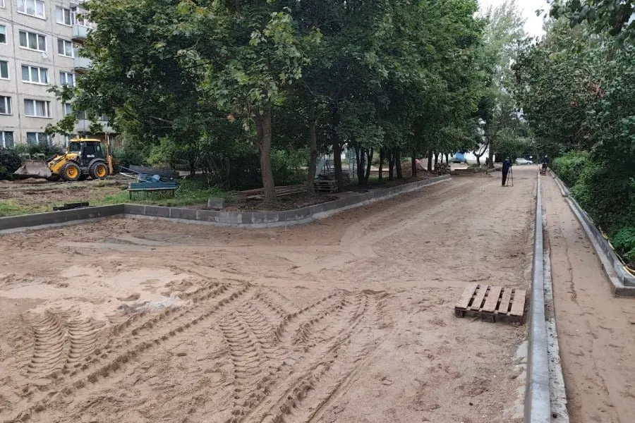 Глава администрации Калининграда выразила тревогу по поводу благоустройства дворов: различия между общественными территориями и придомовыми становятся заметны.