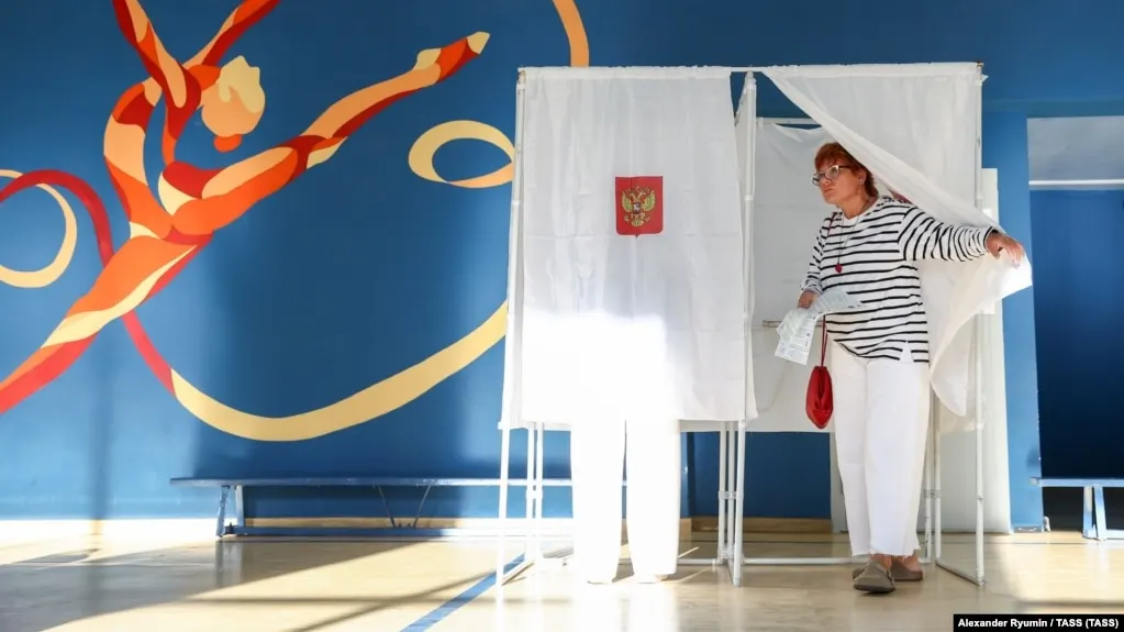 По итогам обработки протоколов Единая Россия лидирует; Яблоко преодолевает 5%-барьер и набирает 6,2% голосов.