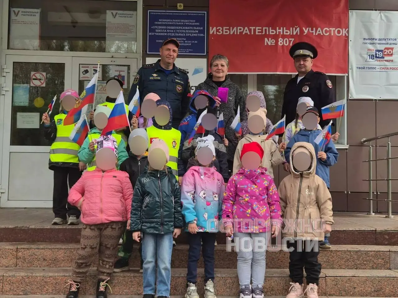 Сообщения по регионам свидетельствуют о детсадовских «избирательных» мероприятиях: урны, бюллетени и даже роли членов комиссии для дошкольников.