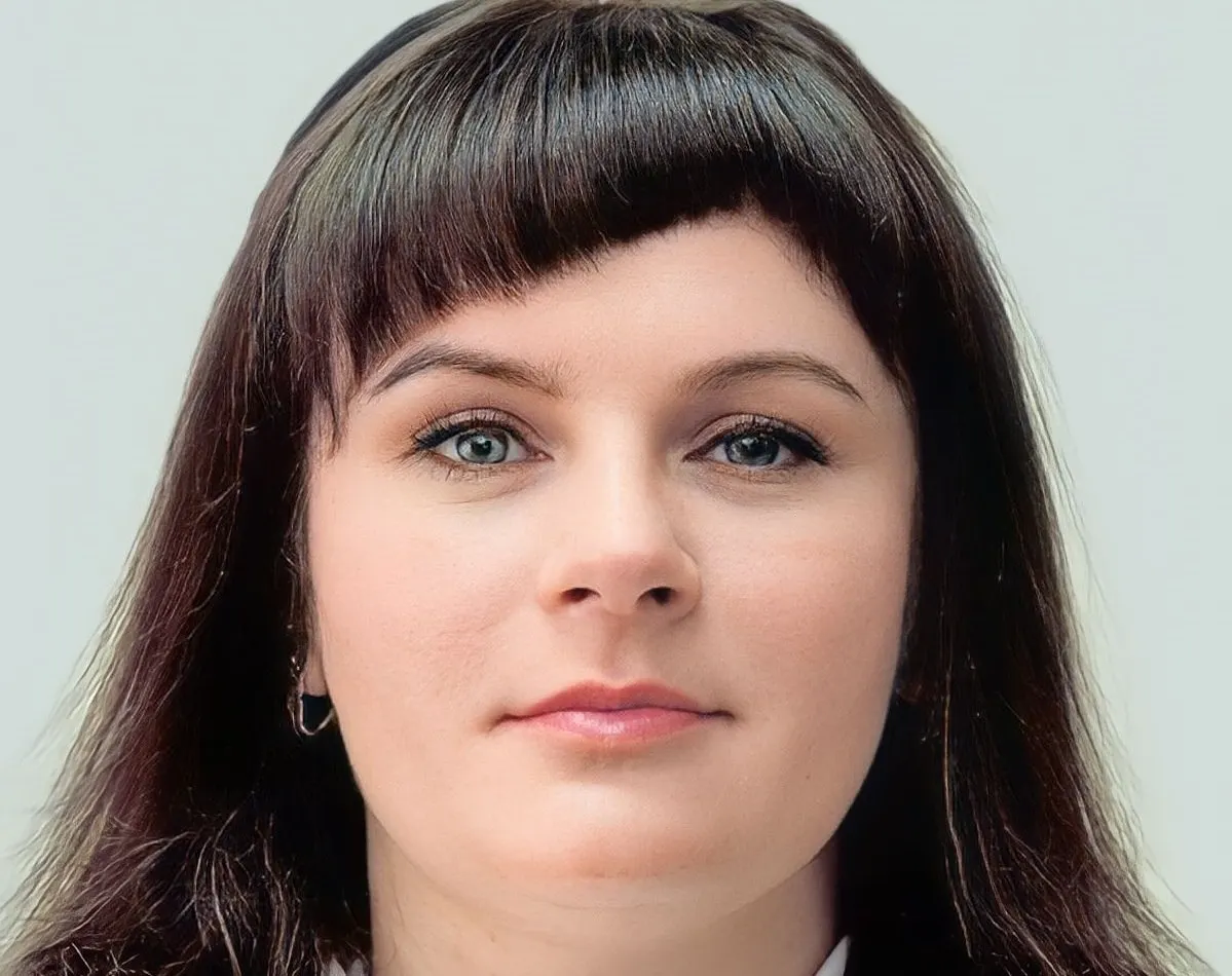 Анна Николаева, ранее руководившая комитетом ЖКХ и дорожного хозяйства, временно возглавила Палкинский район. Ранее она занимала должность заместителя главы администрации Островского района в команде Дмитрия Быстрова; после ухода Быстрова она ушла из администрации Островского района. Сегодня завершился рабочий день у прежнего главы Палкинского района Ольги Потаповой.