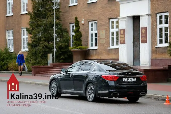 Правительство региона обновляет служебный автопарк, закупая новые автомобили на сумму свыше 25 млн рублей, в то же время жители жалуются на нехватку автобусов.