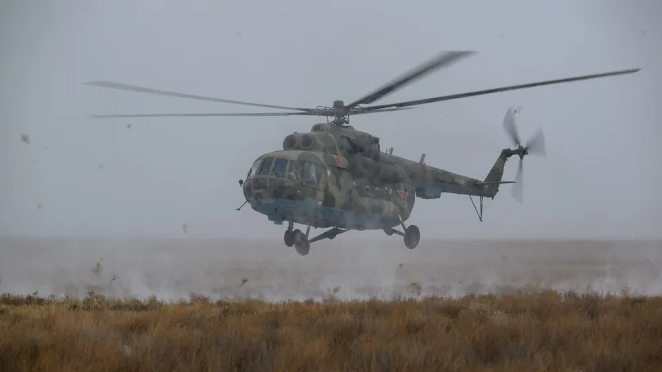 Российский вертолёт Ми-8 вошёл в воздушное пространство Польши на короткое время; В ответ были подняты истребители, страны вошли в повышенную готовность; инцидент стал очередным сигналом о проверке обороны региона.