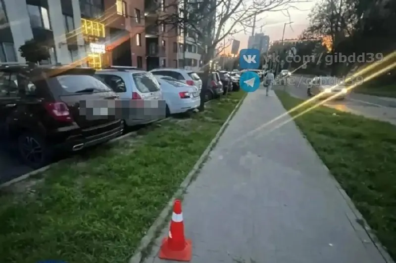 В Калининградской области ищут очевидцев после наезда на пешехода: водитель на электросамокате сбил 11‑летнего мальчика и исчез с места происшествия.
