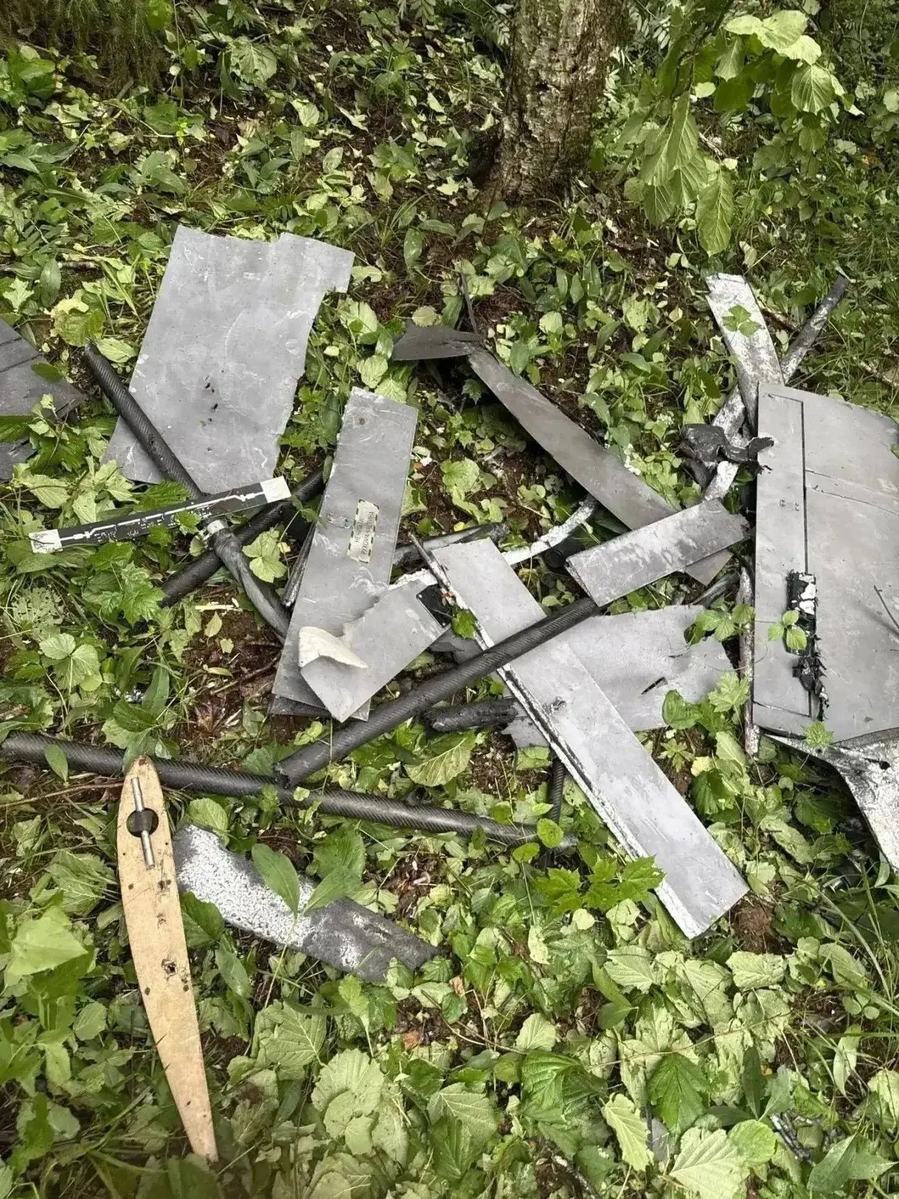 Губернатор Ленобласти провёл заседание оперативного штаба и распорядился усилить защиту критической инфраструктуры от беспилотников.