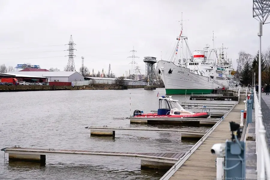 Муниципалитет передаст причальные стенки городской службе парковок; после переоборудования они станут платными и будут контролироваться парковочным сервисом.